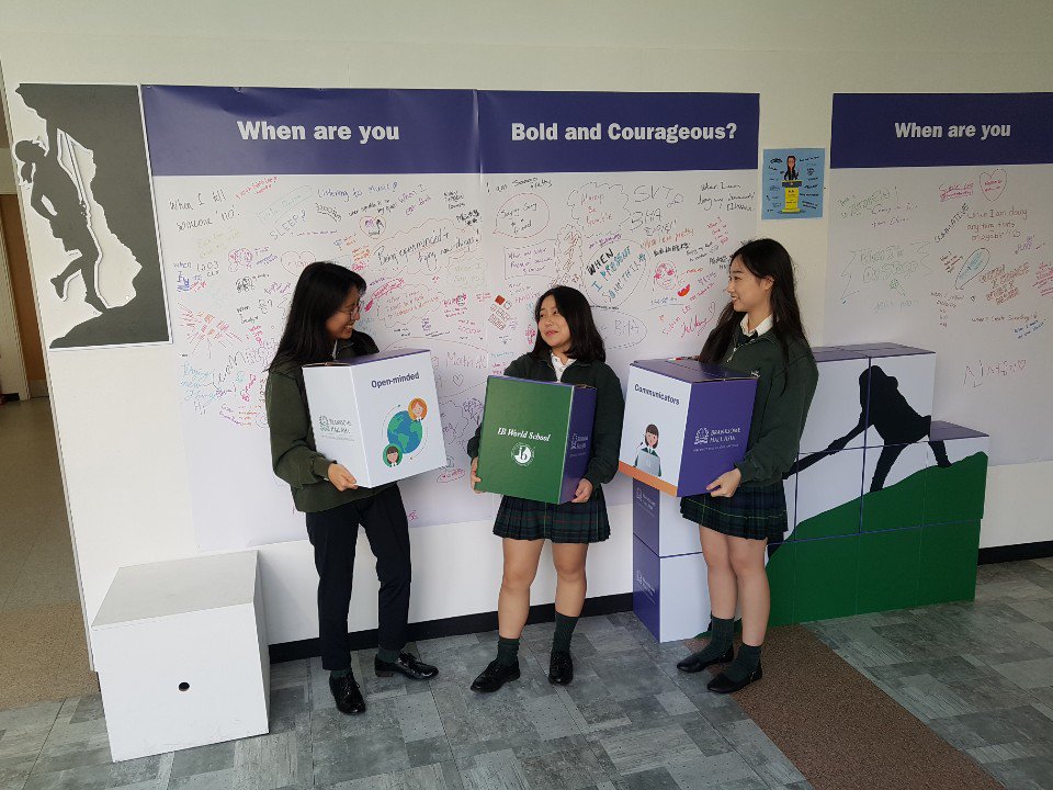 BranksomeHallA's tweet image. @BranksomeHallA Student Ambassadors “doing what they love, like no one’s watching” #hellofears #studentambassadorprogram