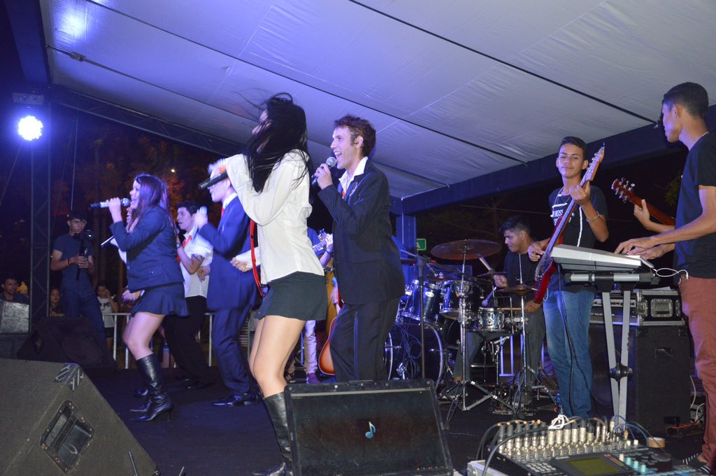 rbd_ao's tweet photo. Tributo ao RBD - en vivo ❤️🇧🇷 @pedrodamianof https://t.co/S38yjJkp8P