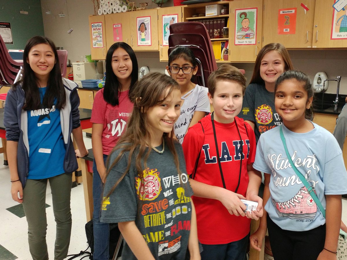 424wired's tweet photo. #WIREDRobotics alumni Luana L. and Celina Y. (both Freshmen at @Clear_LakeHS) attended our practice to review progress on our CAD and Exhibit Booth! Thanks again for your help! @BESTRobotics #Thanks2BESTRobotics #AlumniBESTStudents #CurrentEvents2018 #SundayAlumday https://t.co/9ovR8OfMQX