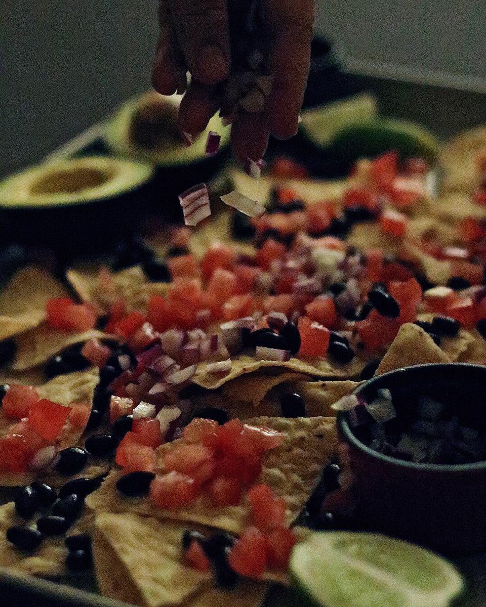 bitesofvancity's tweet photo. My favourite thing about making nachos is how you can use a variety of toppings. The best part about making nachos on a big sheet pan is that you can load it with as many toppings you’d like. What’s your nacho topping must-have? @PadernoKitchenware #Itsacookingthing #ad https://t.co/J5CHT4pjGb
