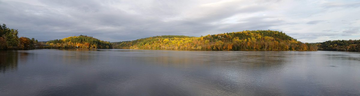 WiningWithMel's tweet photo. Beautiful fall colours in Wakefield, QC. What a glorious Sunday! #SundayFunday #fallcolours #octoberincanada https://t.co/Mir47zVut8