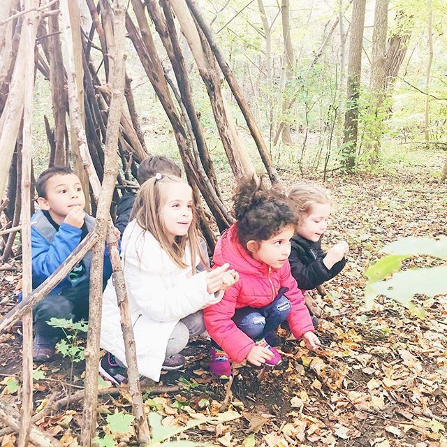 simply_deniz's tweet photo. 🇹🇷 Şuraya rengarenk sonbahar yaprakları çizelim, yanına da ormanda oynayan mutlu minnoş çocuklar... 🇨🇦 “This is a happy place; little squirrels live here and play.” - Bob Ross .
.
.
#fall #torontochronicles #bebekişişeyler #leaves #fallenleaves #fallcolo… https://t.co/1s0bHW2BMe https://t.co/6LpmdOJufH
