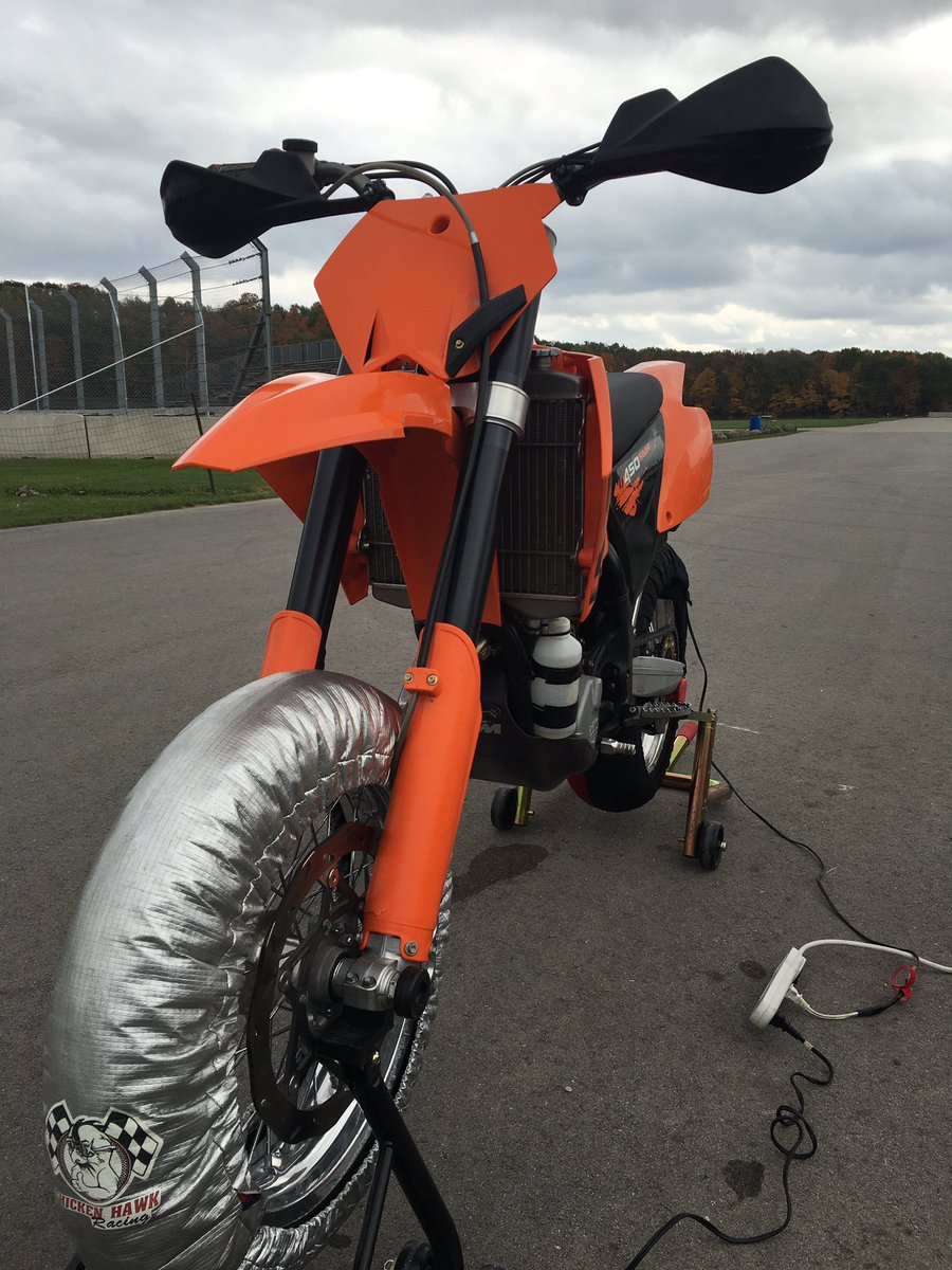 JamesGangRacing's tweet photo. Enjoyed the fall colors today. #supermoto #roadamerica #motorplex https://t.co/82SFmU8B6Z