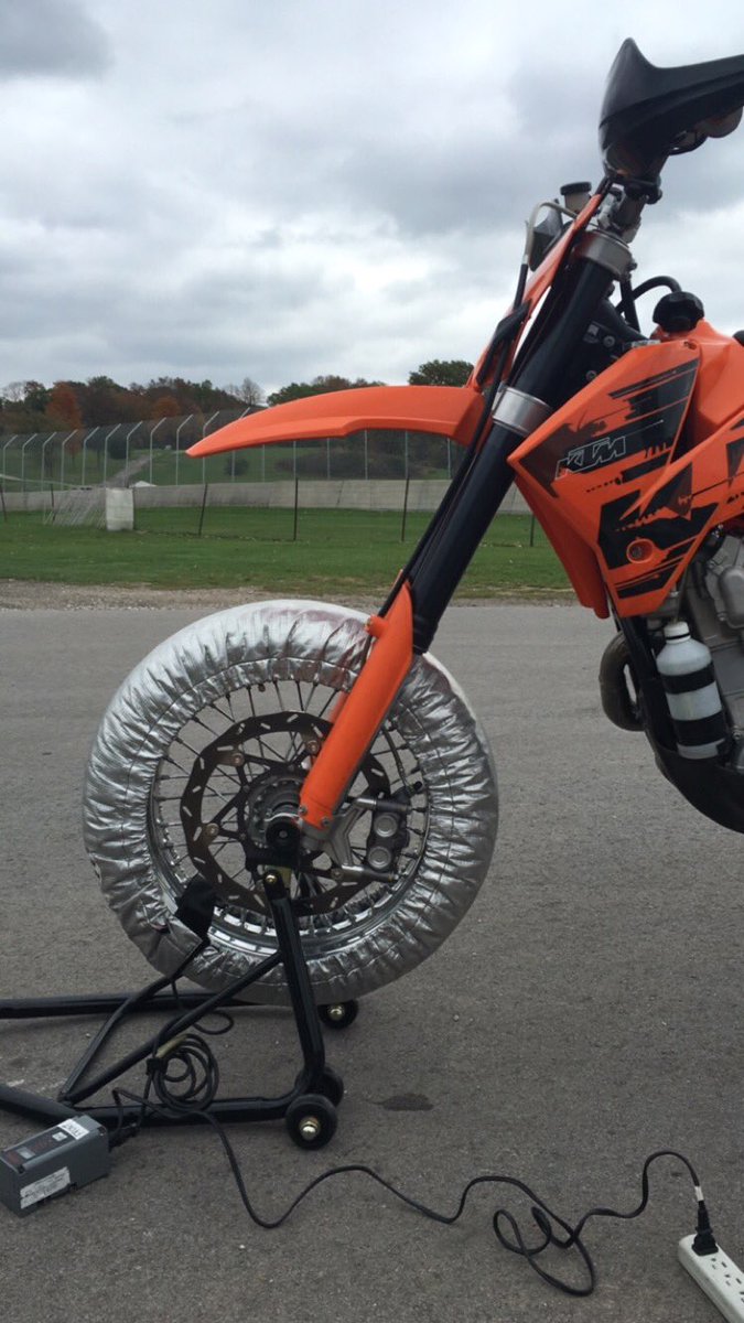 JamesGangRacing's tweet photo. Enjoyed the fall colors today. #supermoto #roadamerica #motorplex https://t.co/82SFmU8B6Z