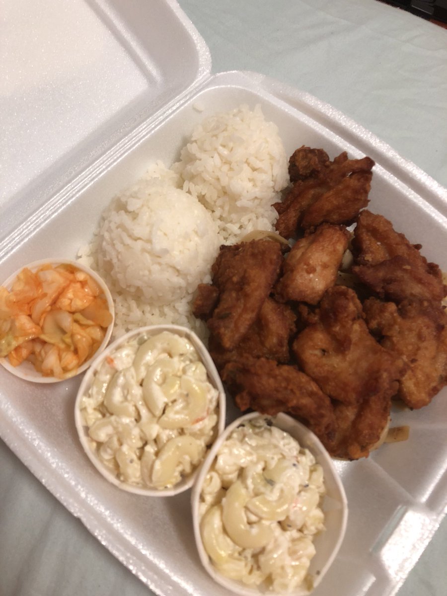 DaisukeSocks's tweet photo. Parents coming in clutch! Bought and delivered me Mochiko chicken plate and large coke ICEE. #yum #gracesinn #myparentsrock https://t.co/rFn0UN1fKI