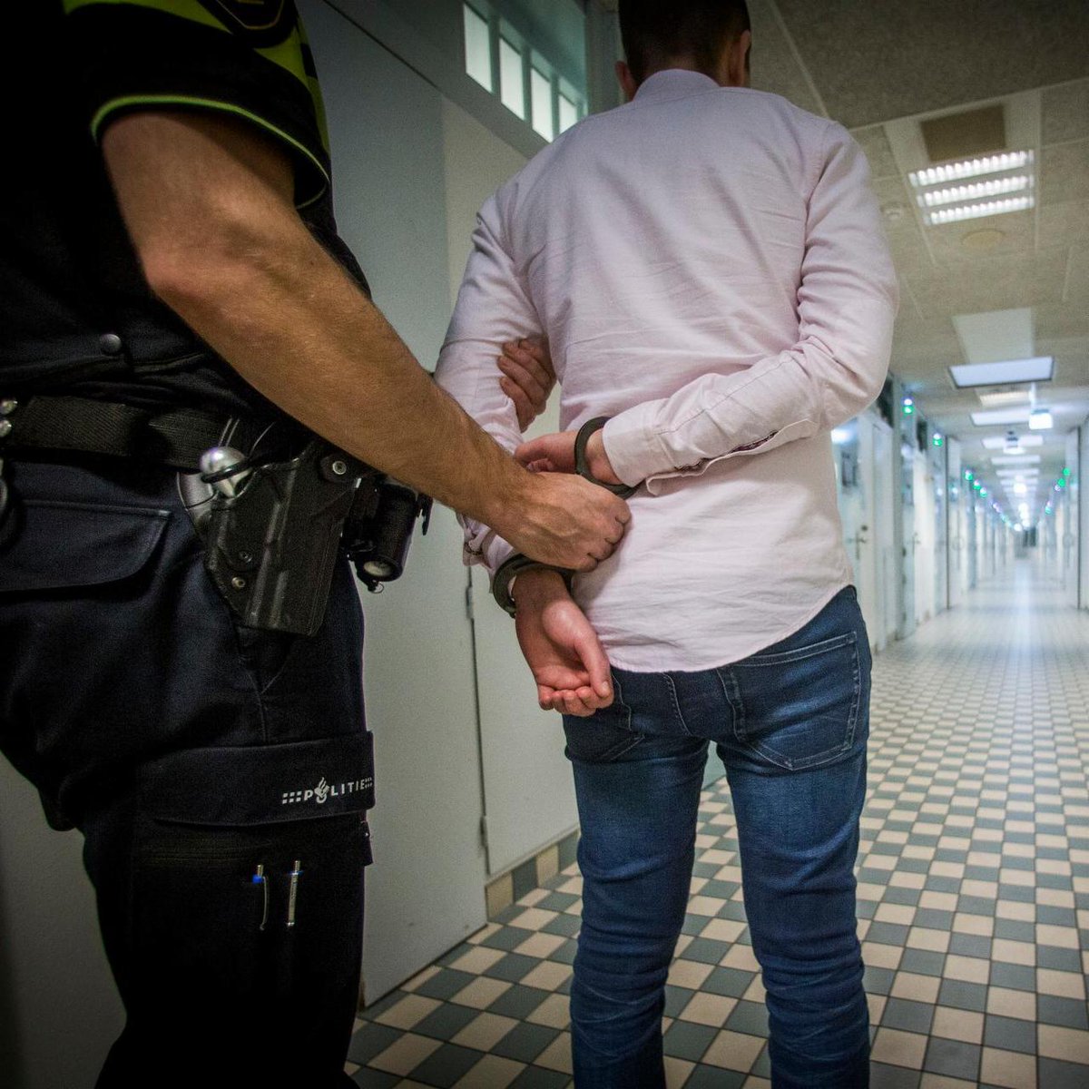 In 2017 behandelde de rechter 93 duizend strafzaken. Dit is 2 procent minder dan in 2016 en maar liefst 29 procent minder in vergelijking met 2007.  De daling ligt in lijn met de daling van de geregistreerde criminaliteit: bit.ly/2OWzCsk