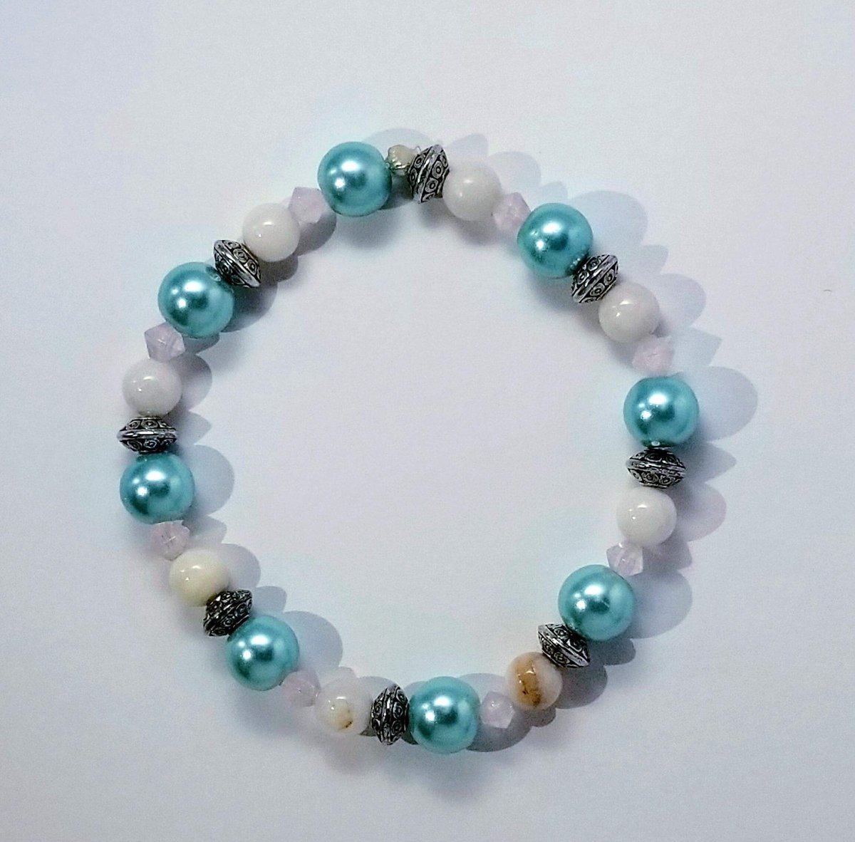 Bex_makes_stuff's tweet photo. #jewelry #bracelet #beading #independentartist https://t.co/LBYnmJExBe