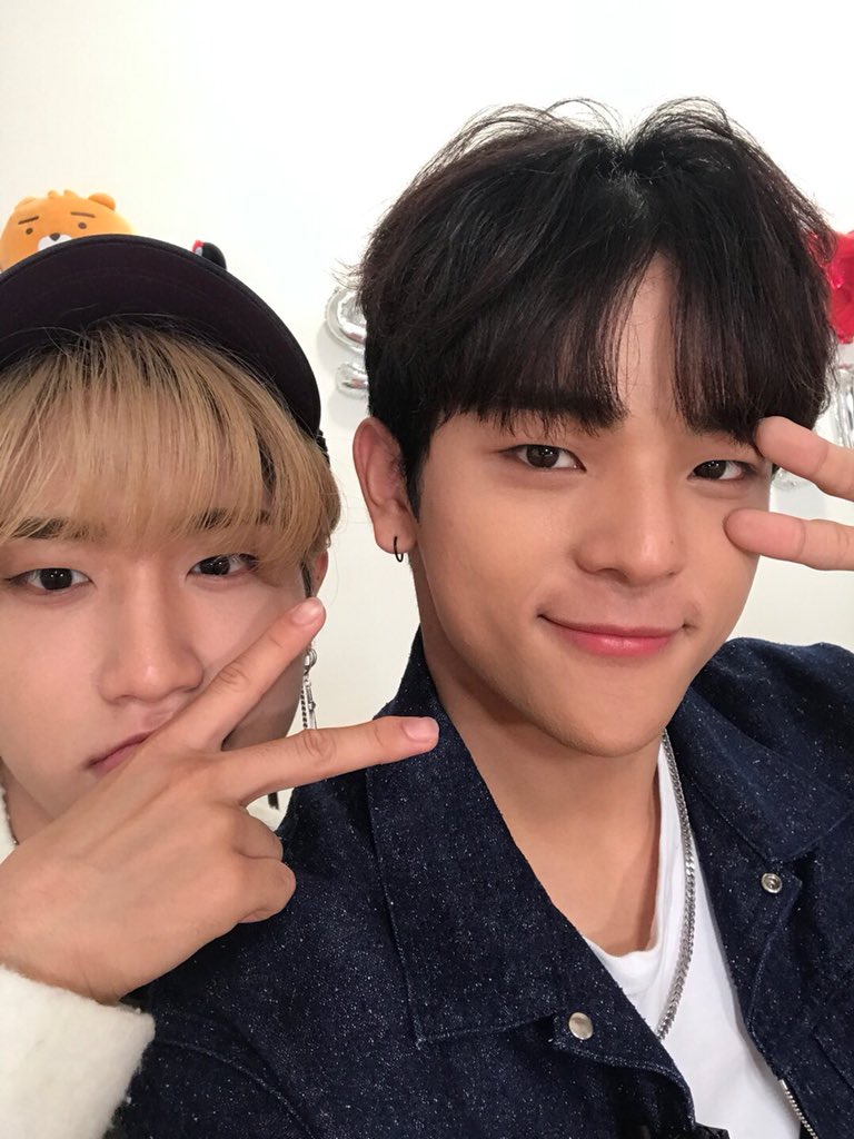 StrayKidsGlobal's tweet photo. [PHOTOS]

Stray Kids from the News-Ade KKT Chatroom

@Stray_Kids #StrayKids #스트레이키즈 #STAY
#UNEVIL #IamYOU https://t.co/YDvxcHLkHh