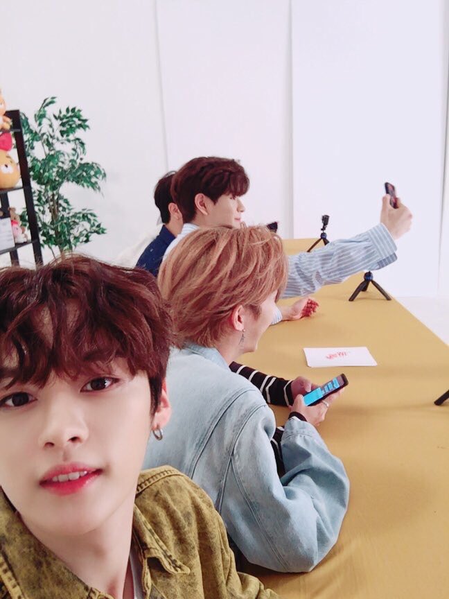 StrayKidsGlobal's tweet photo. [PHOTOS]

Stray Kids from the News-Ade KKT Chatroom

@Stray_Kids #StrayKids #스트레이키즈 #STAY
#UNEVIL #IamYOU https://t.co/YnCcW7LHC0
