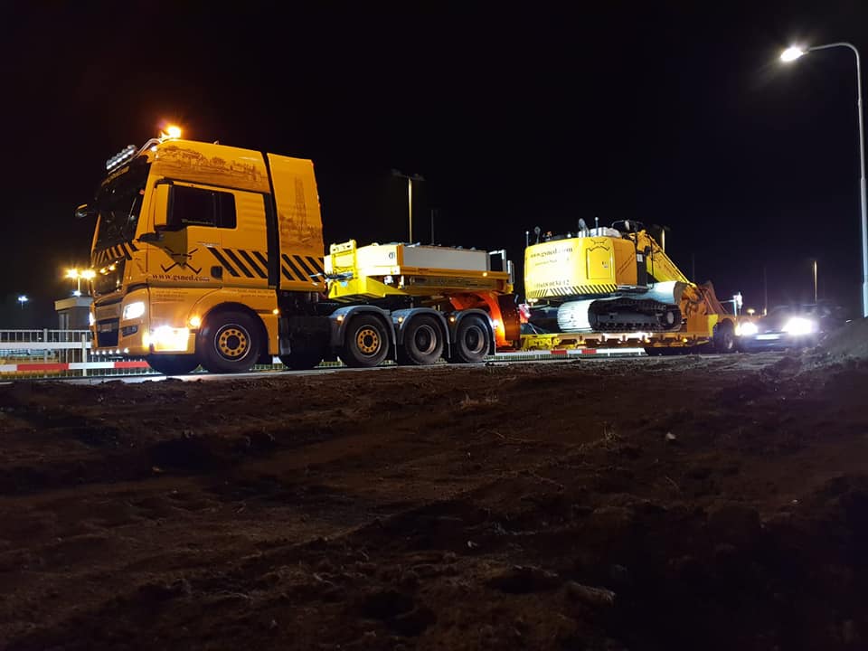 GSNEDbv's tweet photo. De nieuwe #broshuis 3 bed 5 dolly-dieplader met diverse ladingen
#gsned
#broshuis
#dieplader
#transport https://t.co/FWD3TQbnjU