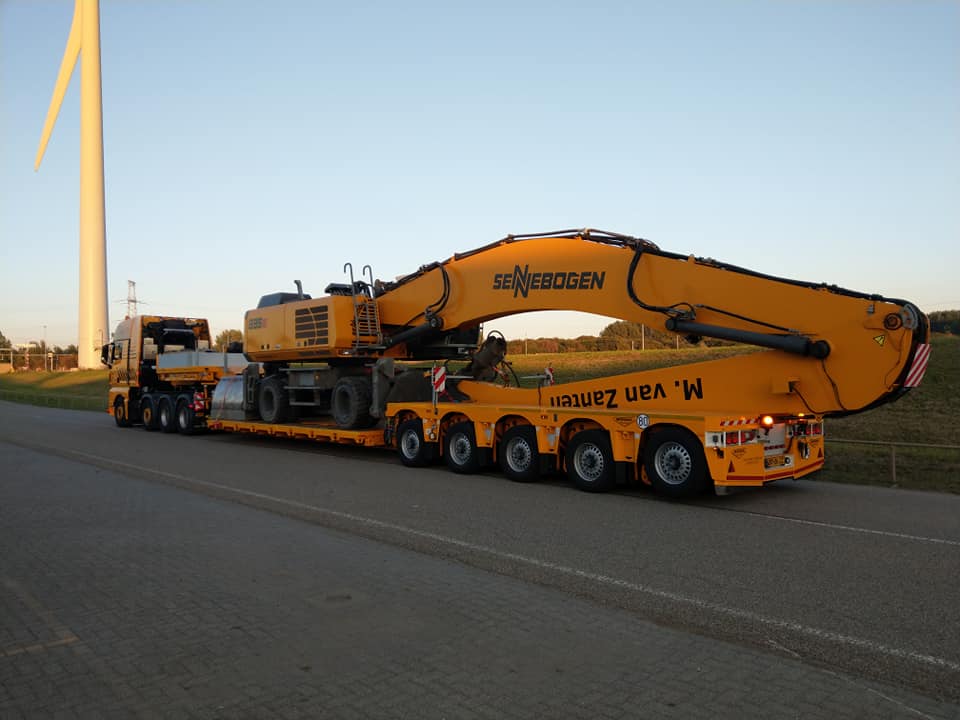 GSNEDbv's tweet photo. De nieuwe #broshuis 3 bed 5 dolly-dieplader met diverse ladingen
#gsned
#broshuis
#dieplader
#transport https://t.co/FWD3TQbnjU