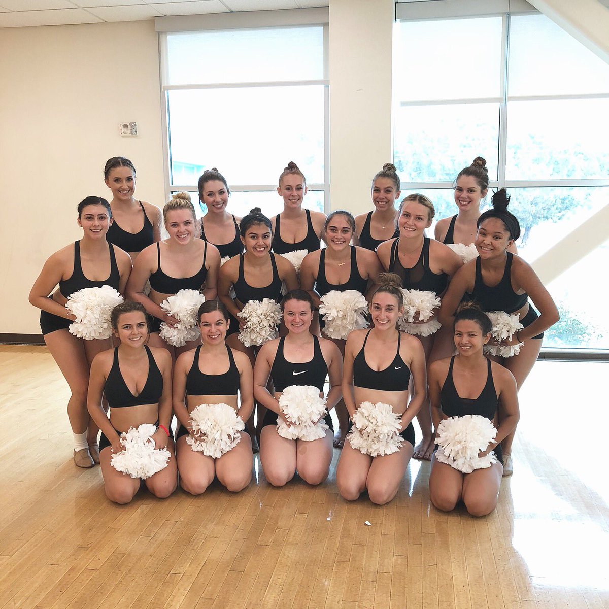 fullerton_dance's tweet photo. POM IS DONE!!! It’s finally comp season, time to fire up! LPF 💙🔥 https://t.co/J8PB9b6wpd