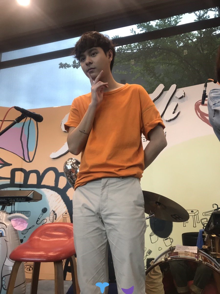 _pnguliko's tweet photo. อยากออกไปเจอสบตาเธออออ #thetoys #InboxLive #TheToysSaysHi #SCASSET งานจัดดีทั้งสองงานที่ผ่านมาเลยค่ะ หากใครได้ไปก็ยินดีด้วยนะคะ มันฟินมากจริงๆ ;-; #แต่ถ้าจะให้ดีให้หนูได้ไปด้วยนะคะงื้ออออ https://t.co/rHKS1lDY9C