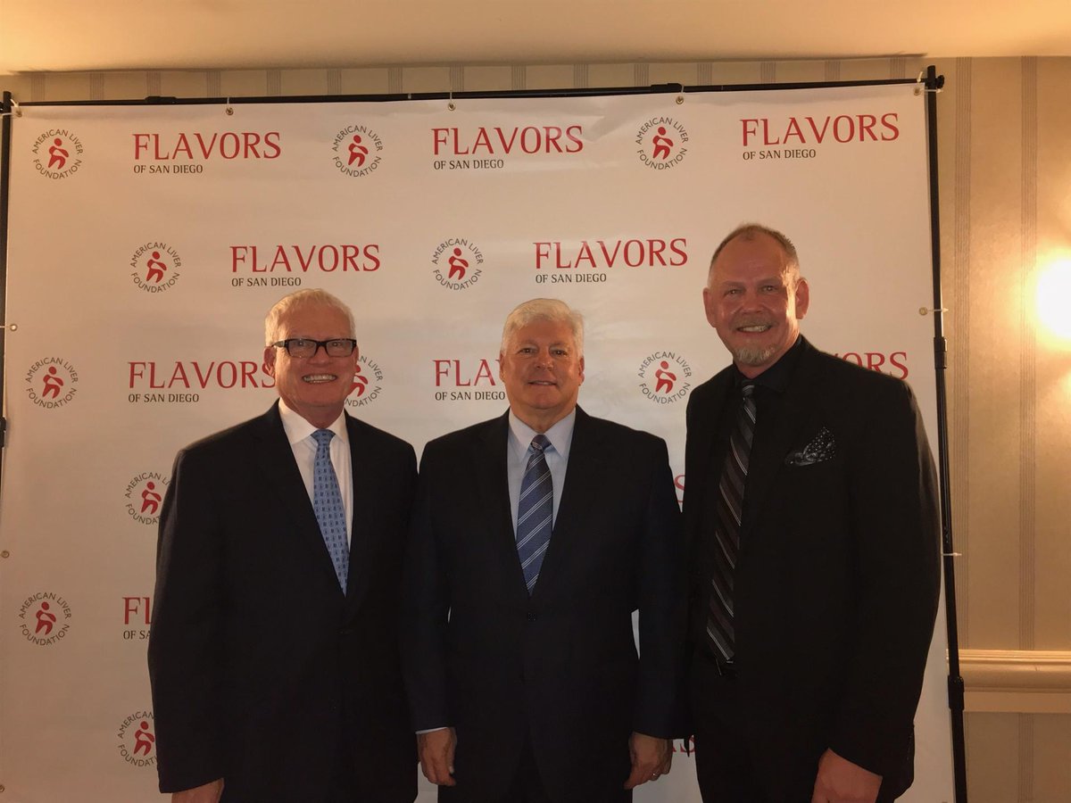Emeritus_Biocom's tweet photo. It's an honor to be here representing #BiocomCA at the American Liver Foundation annual gala with National President & CEO Tom Nealon and SD Exec Dir Scott Suckow. Thank you ALF for presenting me with your Innovation Award! https://t.co/1NNPprWayR
