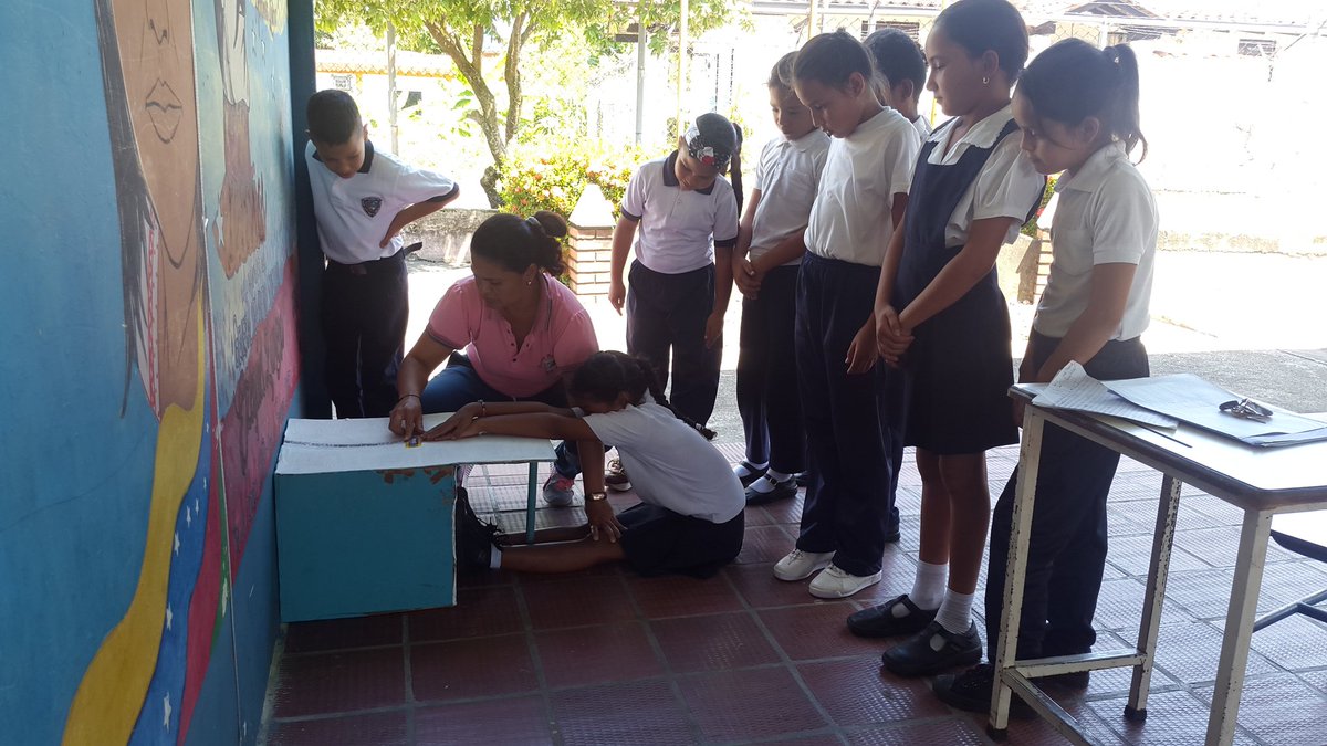 ebkm_96's tweet photo. Medidas Antropométricas por la Prof. Rosa Guerrero de Deporte https://t.co/g4Wxk3hQ1Y
