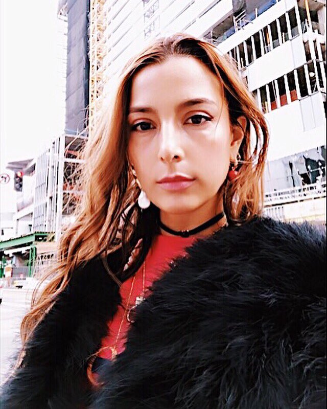 carorestrepoar's tweet photo. Mismatched earrings and black choker for yesterdayโs #accessories โค๏ธ๐ค... still not over #chokers, actually loving them even more for fall #MindfulStyle #BlogbyCaRolina
โข
#personalstyle #blog #colombianblogger #lifestyle #blogger #accessoriesoftheday https://t.co/kz5lwIGPa5