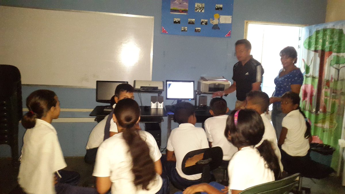 ebkm_96's tweet photo. Video Foro sobre los 19 Aniversario de las Escuela Bolivarianas https://t.co/Dpa35PzZTK
