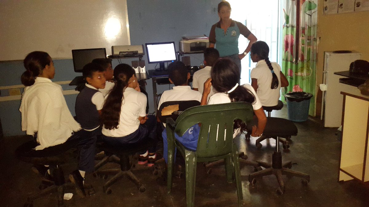 ebkm_96's tweet photo. Video Foro sobre los 19 Aniversario de las Escuela Bolivarianas https://t.co/Dpa35PzZTK