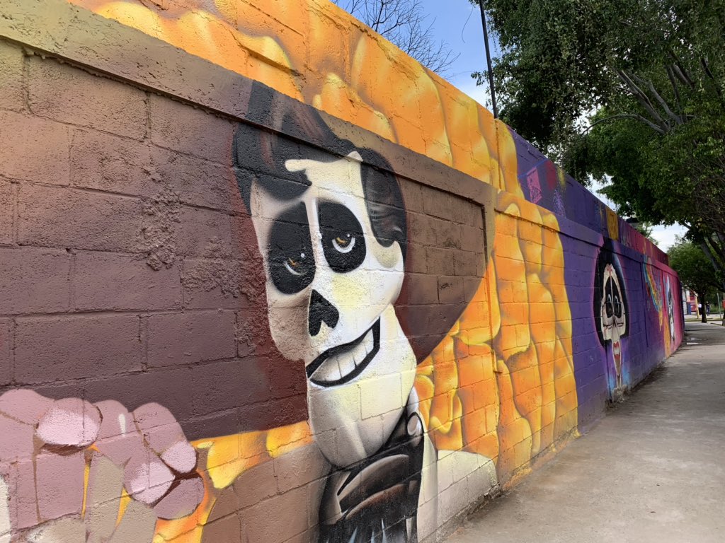 greciabermunoz's tweet photo. #PanteónMunicipal #León #Coco @PixarCocoMx https://t.co/FKNZc4JlLA