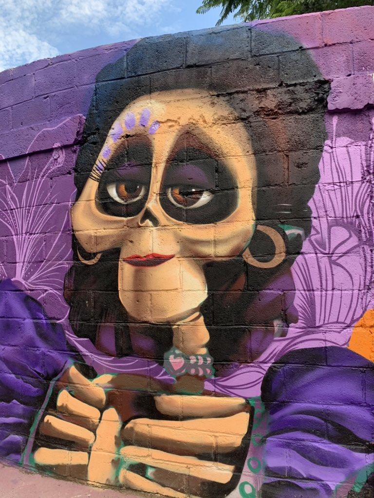greciabermunoz's tweet photo. #PanteónMunicipal #León #Coco @PixarCocoMx https://t.co/FKNZc4JlLA