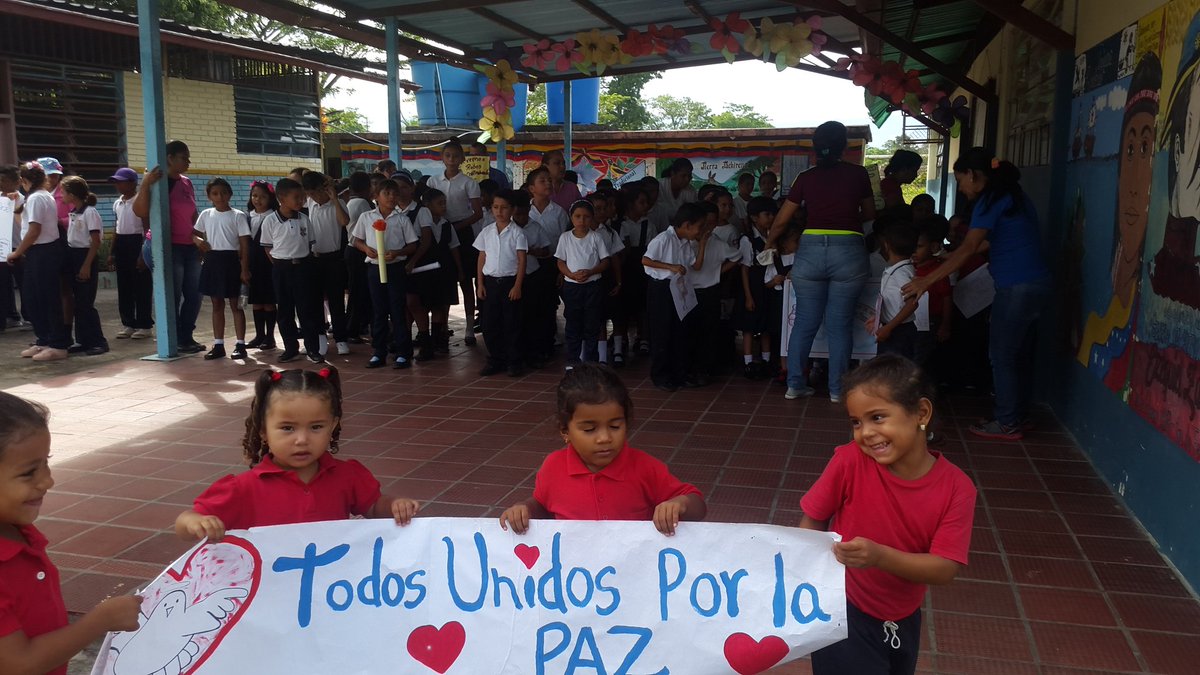 ebkm_96's tweet photo. Caminata por la Paz en los 19 años de las Escuelas Bolivariana https://t.co/yYVFkl1wwl