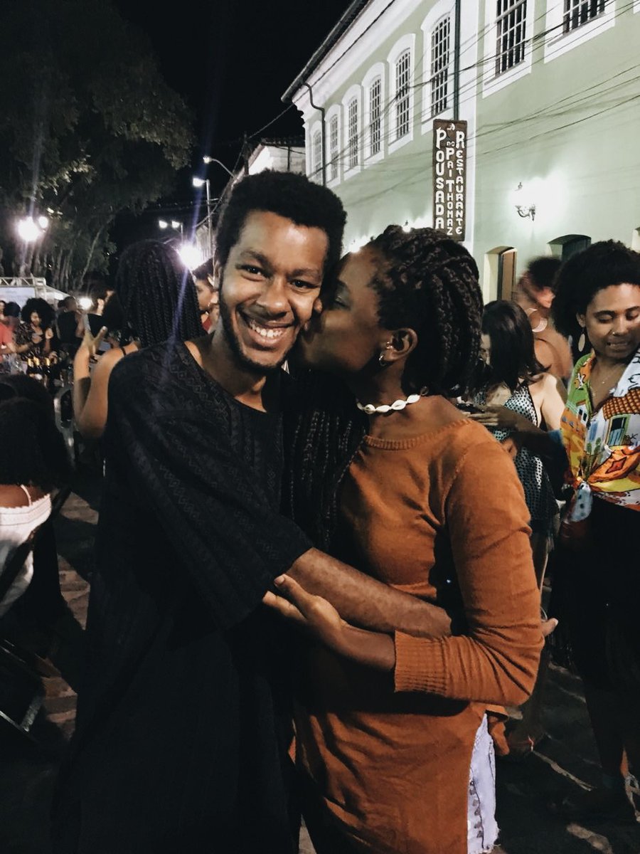 eumarvin's tweet photo. Pretos &amp; Pretas estão se amando. #BlackIsBeaultiful https://t.co/oMZXgDIlBa