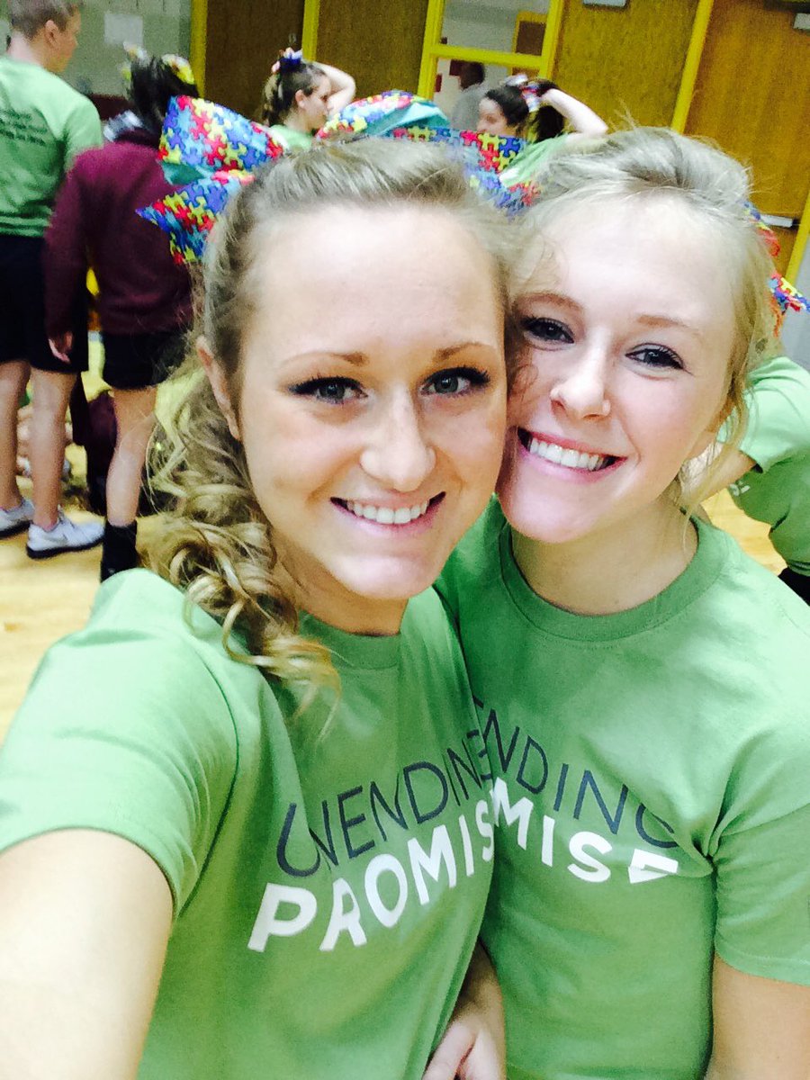 fearLYSS1's tweet photo. I miss you cheer sis lol https://t.co/AFmqms7ZBl
