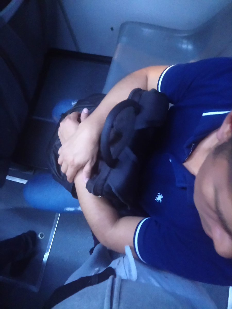 warrosexxx's tweet photo. Como cada domingo, ando en el metrobús de tenayuca-Etiopía y le andaba arrimando la verga a este tipo y a un chavito, en tipo de la foto era gay y luego me la mamó, pero el chavito no, pero sí le di sus buenos arrimones de verga https://t.co/TiFu2nCgVq