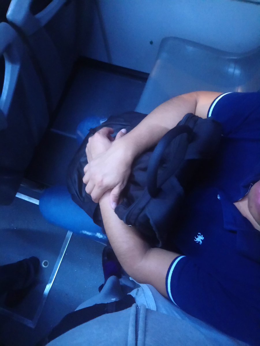 warrosexxx's tweet photo. Como cada domingo, ando en el metrobús de tenayuca-Etiopía y le andaba arrimando la verga a este tipo y a un chavito, en tipo de la foto era gay y luego me la mamó, pero el chavito no, pero sí le di sus buenos arrimones de verga https://t.co/TiFu2nCgVq
