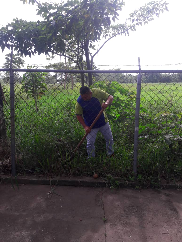 ebkm_96's tweet photo. Limpieza de Areas Verdes en la Escuela Nacional Unitaria S/N Km. 05 https://t.co/2lSnnUn4LR