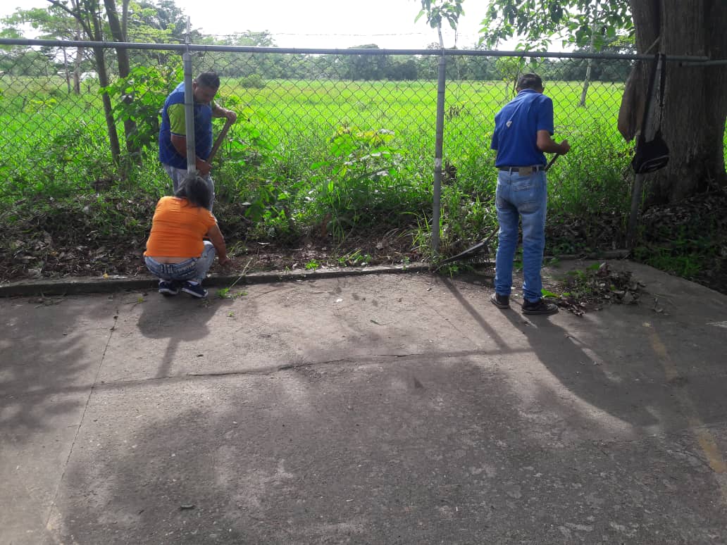 ebkm_96's tweet photo. Limpieza de Areas Verdes en la Escuela Nacional Unitaria S/N Km. 05 https://t.co/2lSnnUn4LR