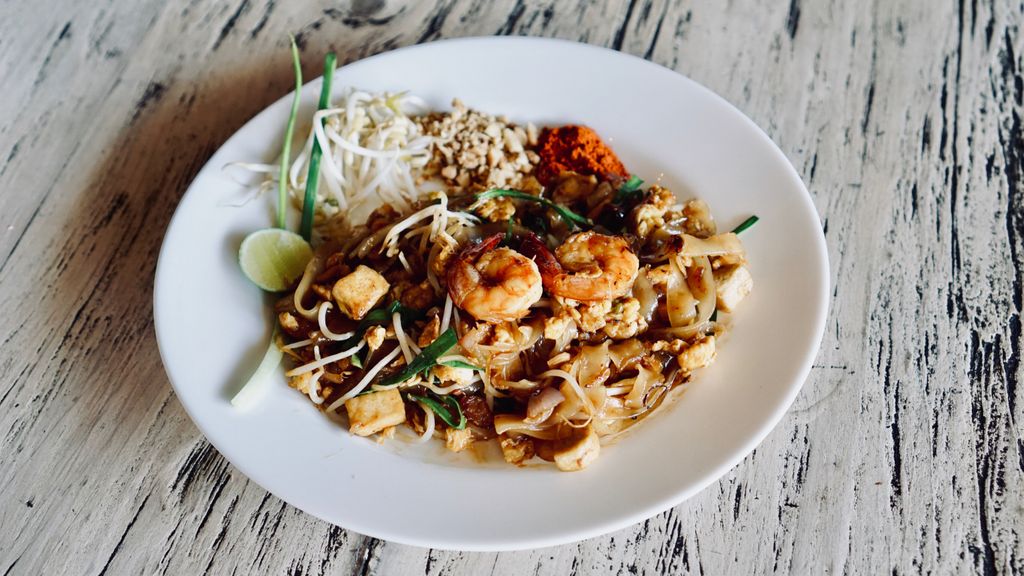 #ผัดไทย #padthai Come have your #thaifood before it’s Tuesday! 😜 #วันนี้วันจันทร์