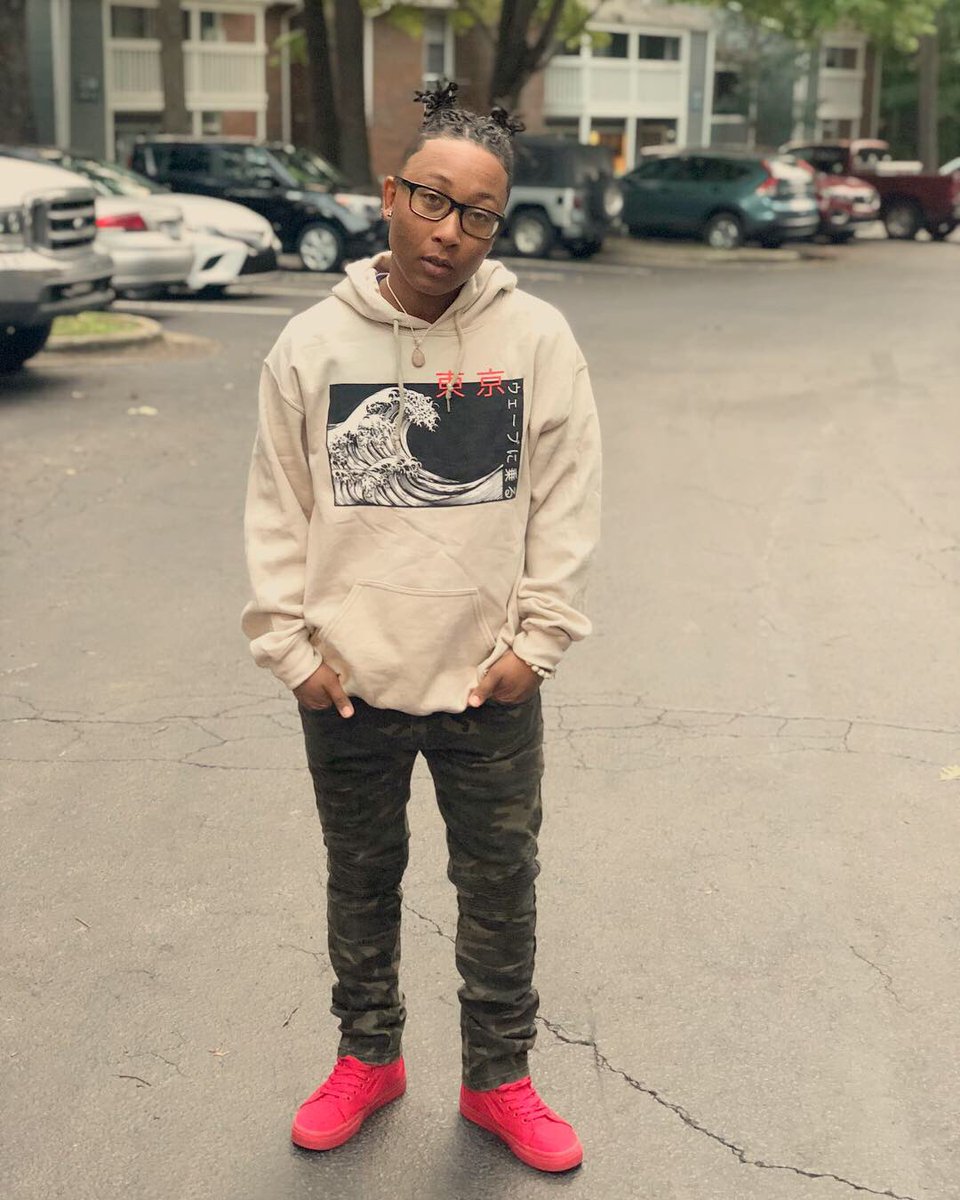 moonieaku's tweet photo. I probably got drowned just to hold you down.. 🌹🌊 https://t.co/SULeEceqcs
