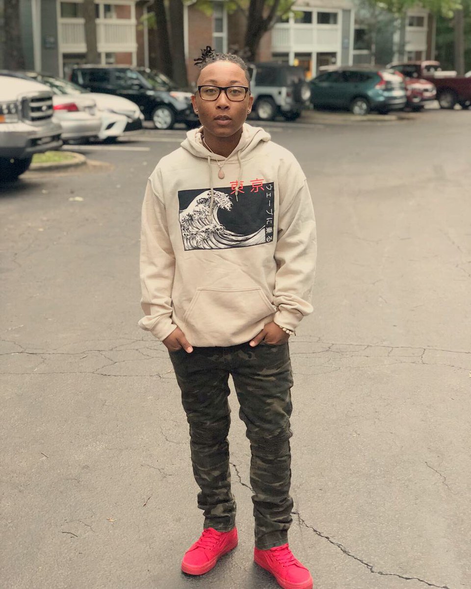 moonieaku's tweet photo. I probably got drowned just to hold you down.. 🌹🌊 https://t.co/SULeEceqcs