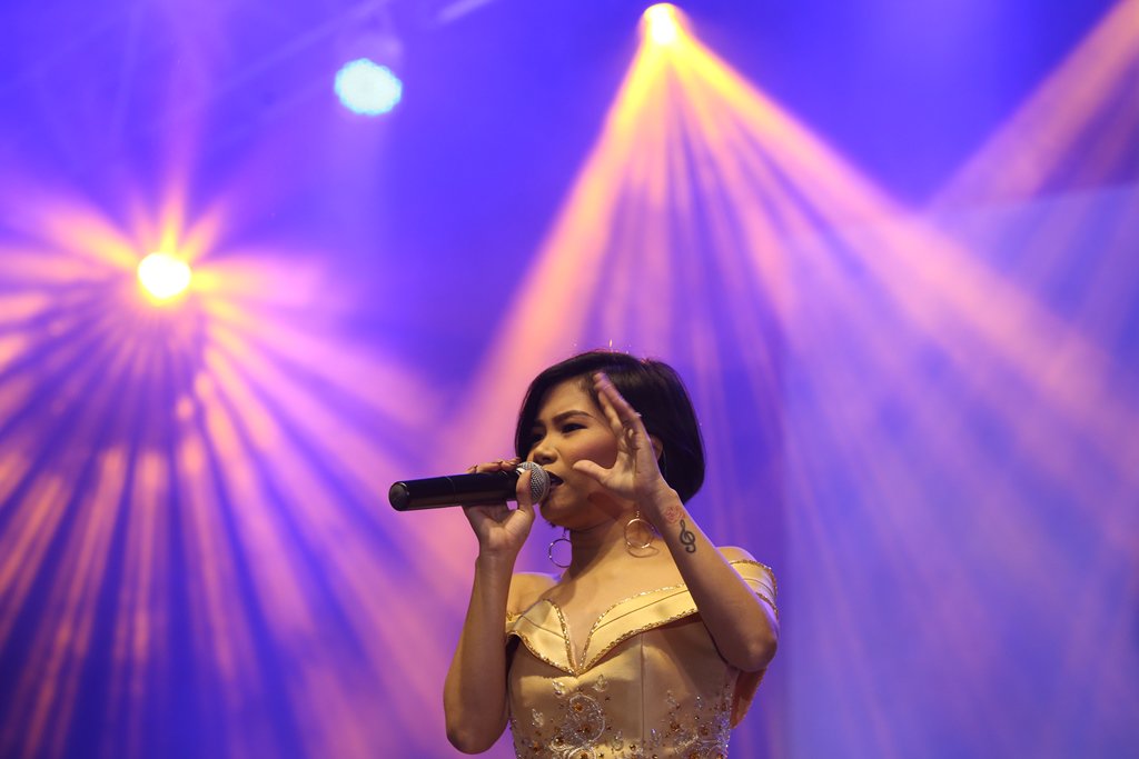 BoardwalkPH's tweet photo. #BWSalesAwards2018 #BWinOkada #BWHollywoodPremiere #BoadwalkPH
#KatrinaVelarde aka #SuklayDive made powerful renditions of Mariah Carey, Celine Dion and Christina Aguilera! https://t.co/4UTiHLAFYv