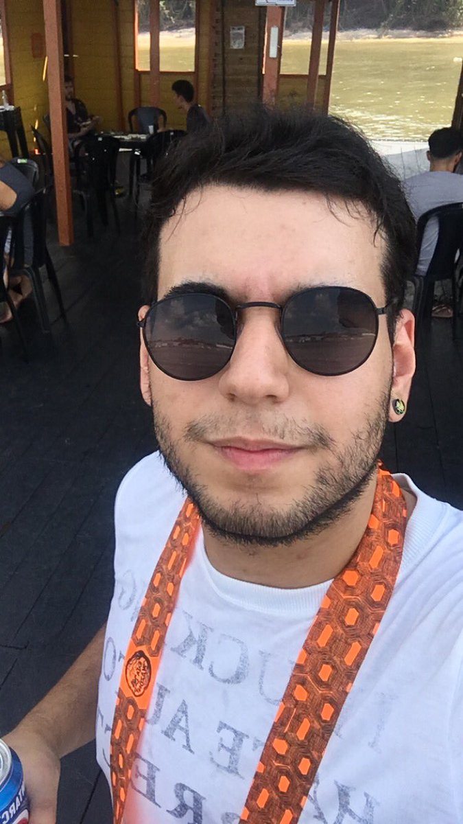bornthiswrong's tweet photo. Eu tava muito gatinha hoje, digam lá..... #allna #flutu https://t.co/GDASc1TOt7