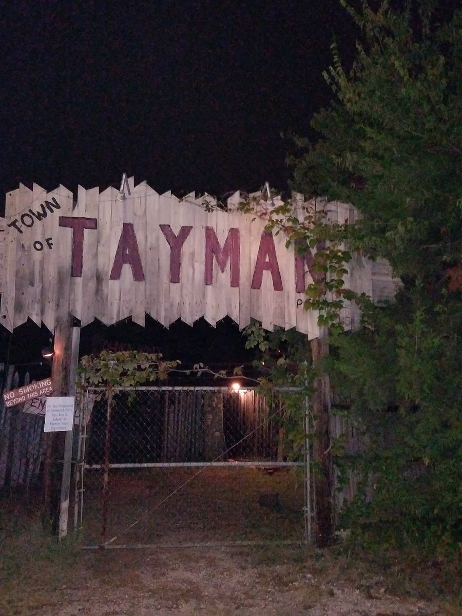 Amber_C1980's tweet photo. Love haunted houses and anything scary! https://t.co/8sNEmSV1pR