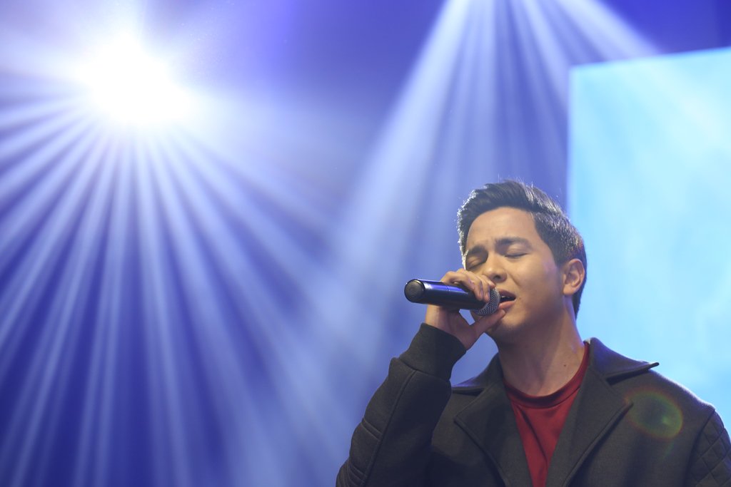 BoardwalkPH's tweet photo. #BWSalesAwards2018 #BWinOkada #BWHollywoodPremiere #BoadwalkPH

Pambansang Bae #AldenRichards danced and serenaded his Boardwalk family. https://t.co/M1CmpxJzFw