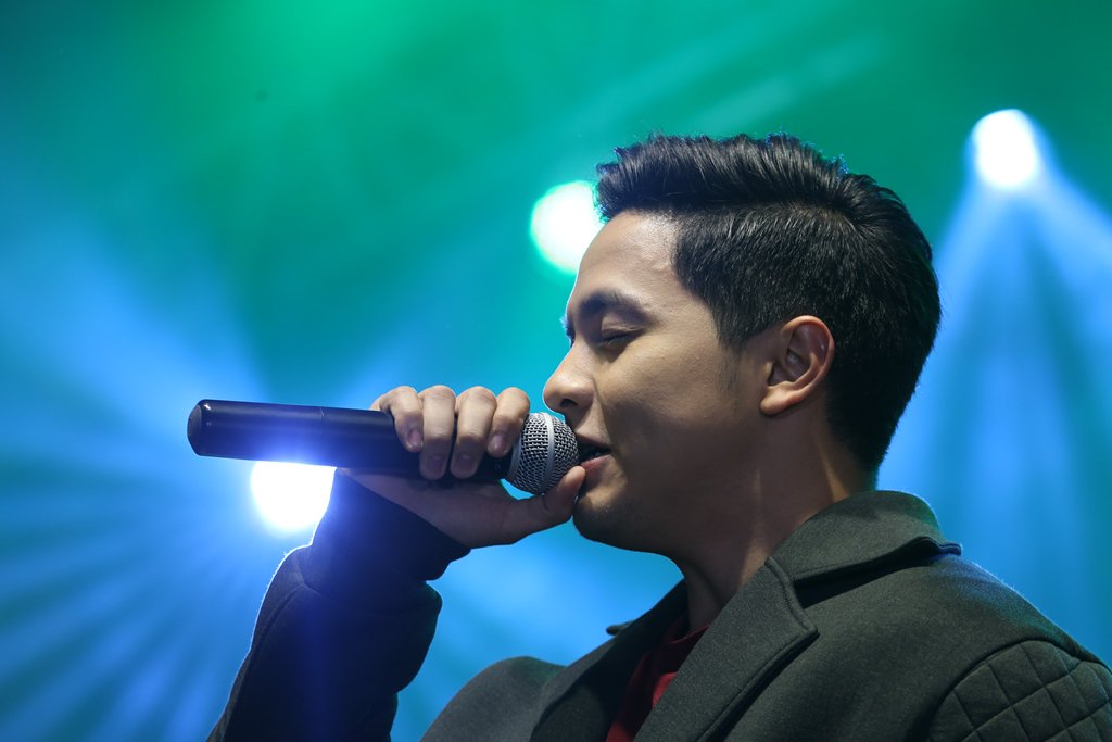 BoardwalkPH's tweet photo. #BWSalesAwards2018 #BWinOkada #BWHollywoodPremiere #BoadwalkPH

Pambansang Bae #AldenRichards danced and serenaded his Boardwalk family. https://t.co/M1CmpxJzFw