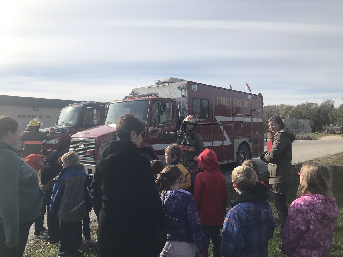 Mapleton_LSSD's tweet photo. Thank you to @RMofstandrews Fire Department for assisting us in our recent fire drill during #FirePreventionWeek2018. https://t.co/nHQSFGGh0M
