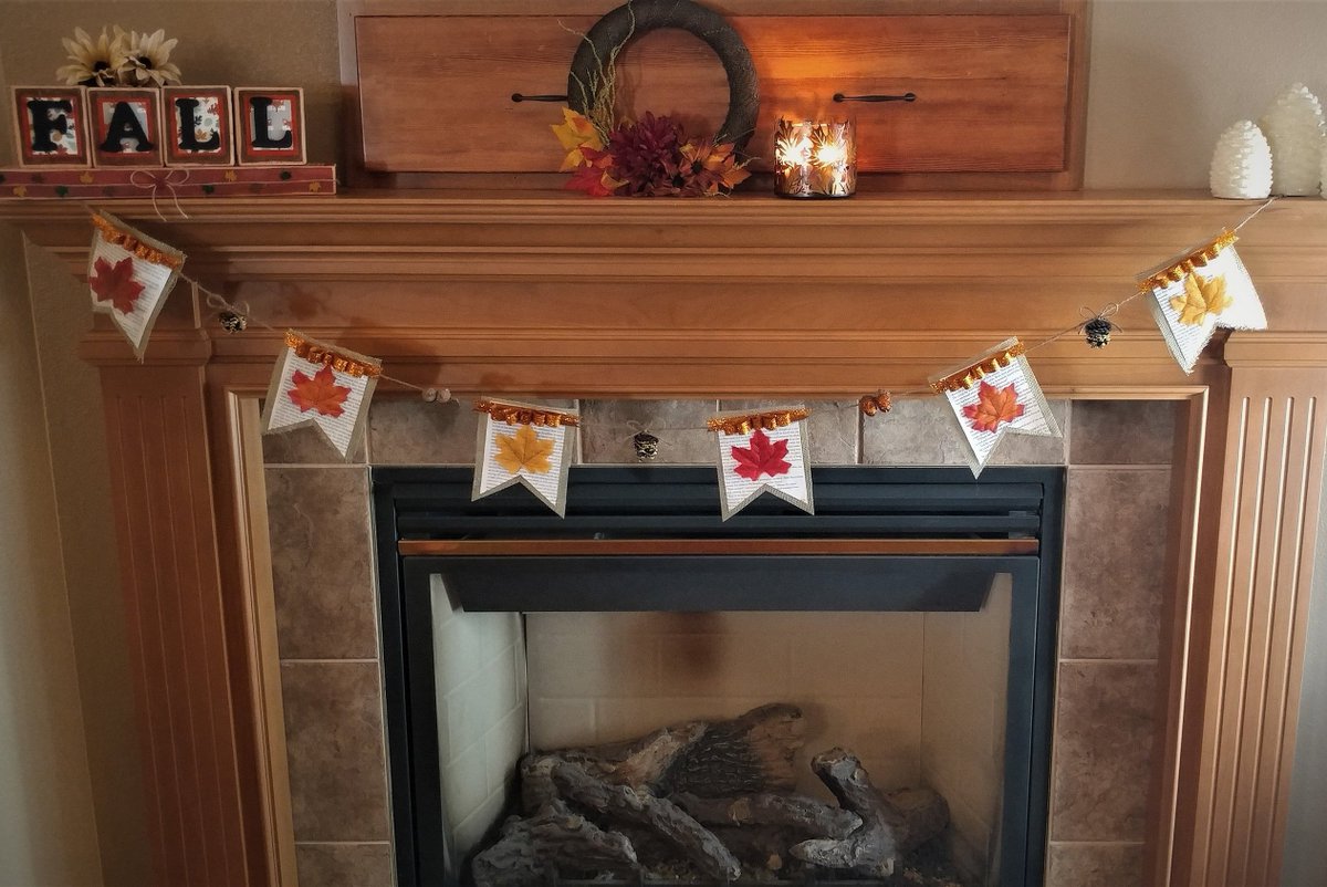 BitsofTemptatio's tweet photo. Get ready for Thanksgiving with this lovely glittered banner. #etsy shop: https://t.co/CgxqBD64kR #ilovefall #bitsoftemptation #thanksgiving #thanksgivingdinner #thanksgivingdecor #autumn #homedecor #fallingleaves #harvestdecor #fallharvestbanner https://t.co/F0y4rYTRdW