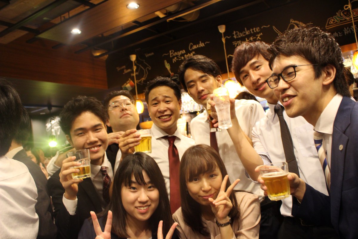 callforce0913's tweet image. 表彰式の二次会に様子です🍻💕

12月には忘年会もあるようで、、
今から楽しみです！！！！♪

CALL FORCEは皆とても仲がよいです💃🏻
皆が同じ方向に向かい努力しているからこそですね！！

#就活 #20卒 #CALLFORCE #横浜 #インターン #従業員 #二次会