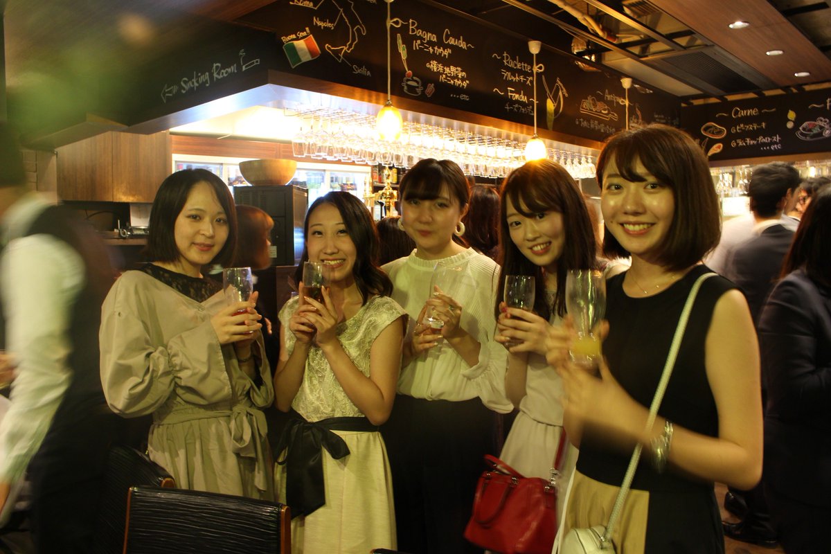 callforce0913's tweet image. 表彰式の二次会に様子です🍻💕

12月には忘年会もあるようで、、
今から楽しみです！！！！♪

CALL FORCEは皆とても仲がよいです💃🏻
皆が同じ方向に向かい努力しているからこそですね！！

#就活 #20卒 #CALLFORCE #横浜 #インターン #従業員 #二次会