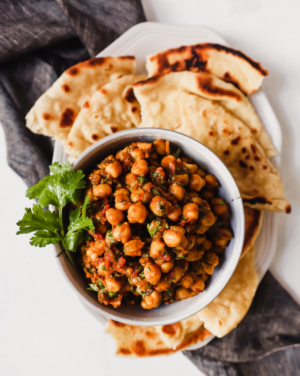 ZestfulKitchen's tweet image. This Quick Chana Masala is delicious, healthy and super easy to make—perfect for weeknights! I opt for bone broth b/c it adds flavor and protein to the dish. bit.ly/2OYvDvv In partnership w/ @pacificfoods #pacificfoods #bonebroth #proteinhack #organicbonebroth #soup
