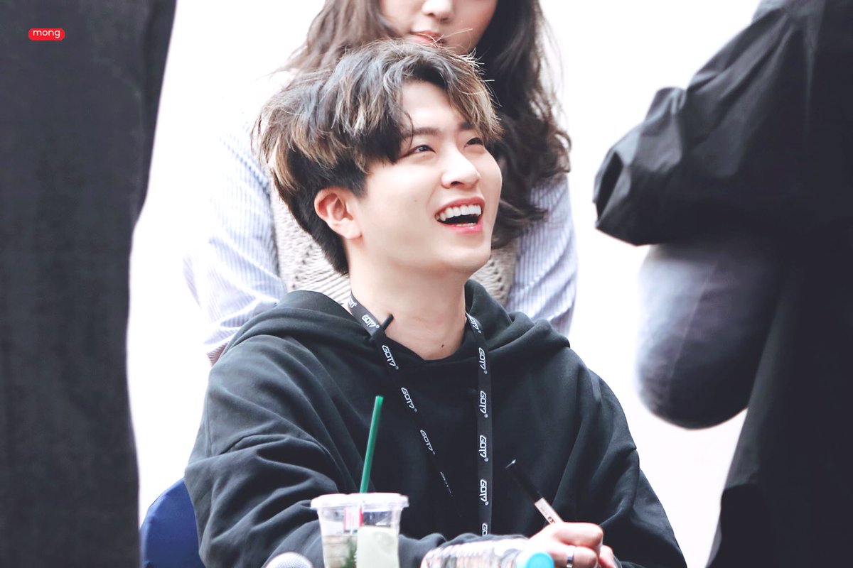 몽이^~^ tweet media