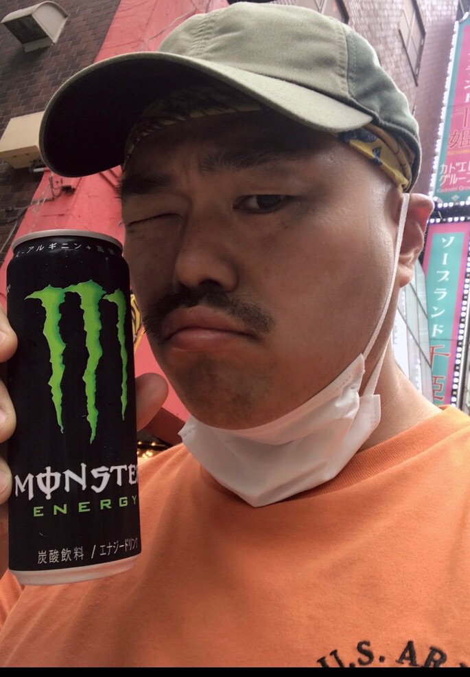 クロちゃん道端で声掛けられてモンスターエナジーを貰う Togetter