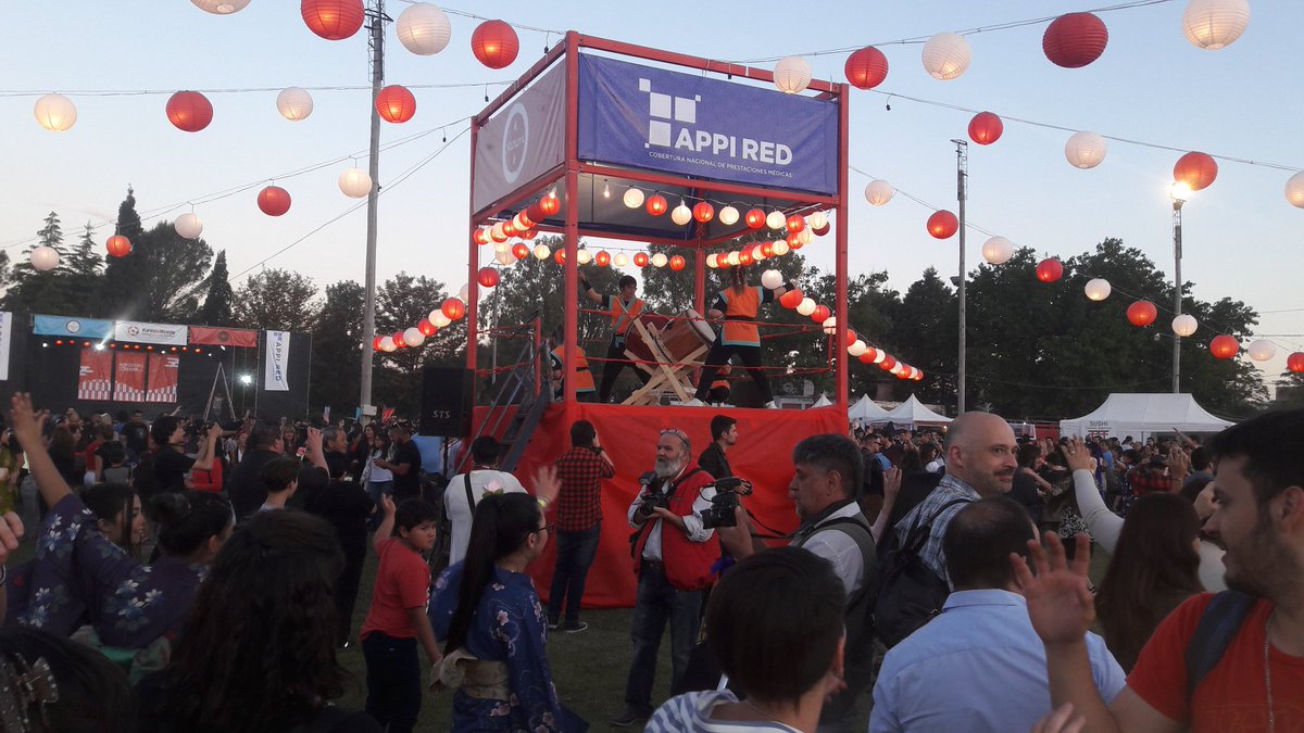 veronicasudar's tweet photo. Hoy en la festividad japonesa Bon Odori en el Jardin Japones de #Córdoba.
#BOCBA18 https://t.co/faMsrK66fq