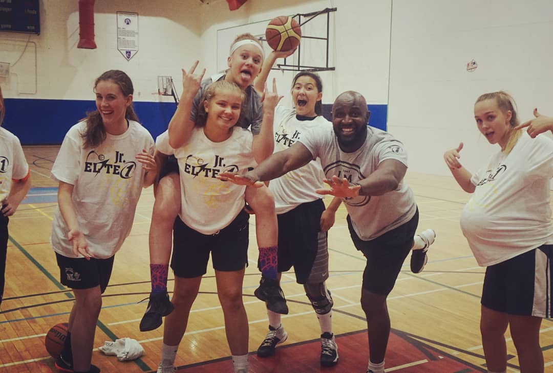 PHASE1Athletics's tweet photo. Thank you @CBACalgary Calgary Basketball Academy for hosting Jr. Elite 1's Clinic. Awesome group of athletes! Look forward to coming back again soon.
#cbanation #yyc #JourneyOfAnElite1 #IAmAnEliite1 #JrElite1s #PHASE1Athletics #AthleteDevelopment #sportskilldevelopment https://t.co/I7ajAYfx08