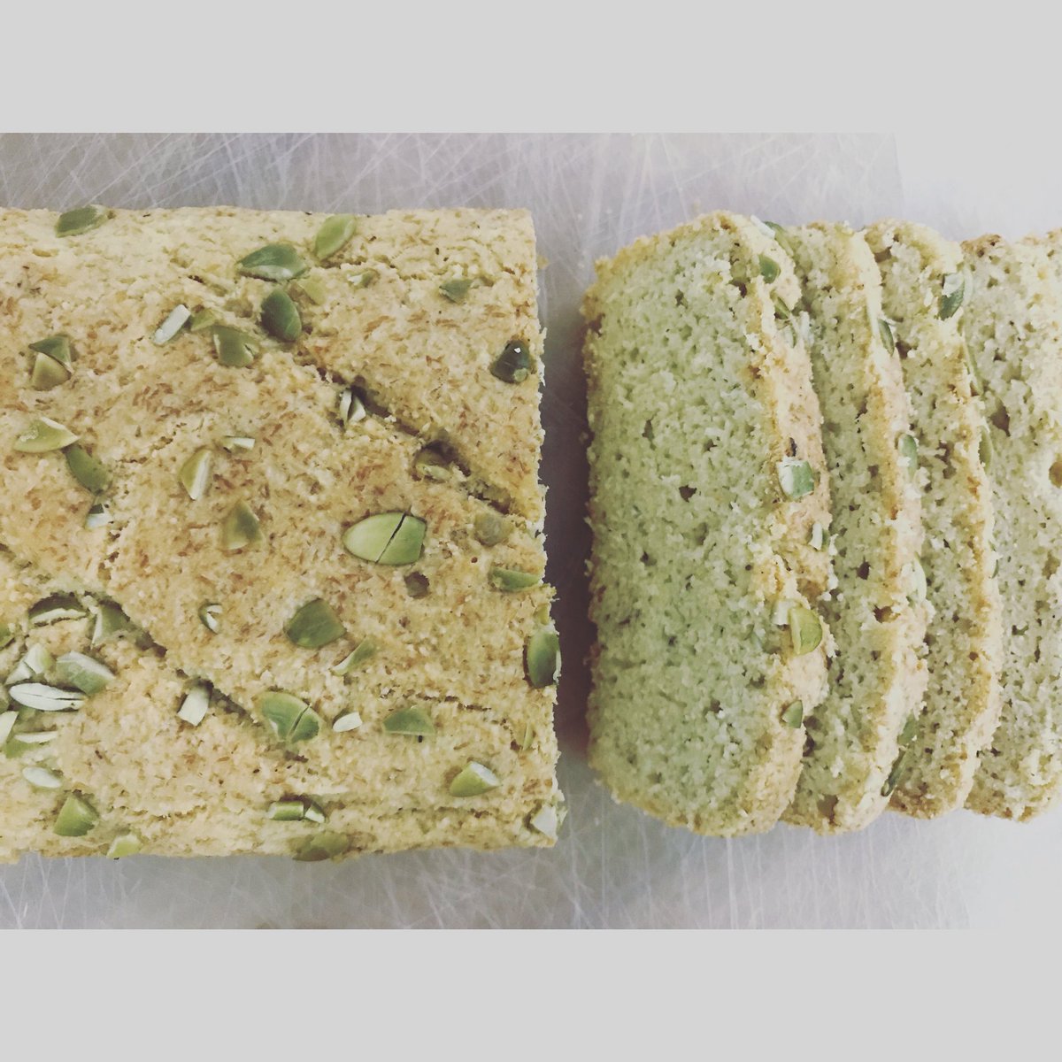 flourlessbyfeny's tweet photo. Got your dose of almond bread with crunchy pumpkin seeds on top?
#glutenfree #dairyfree #sugarfree #almondpowder #almondmilk #sorghumpowder #healthybread #treatyouright #takecareofyou #stayhealth #eatclean #eatright https://t.co/L2Eo3AvtkJ