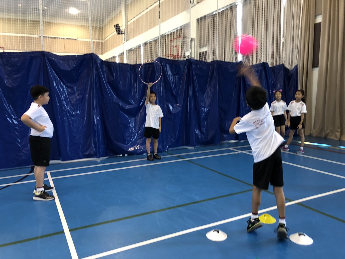 Year 4 students working on creating Manipulative Skills activities and sharing their ideas with each other. #his_learning <a href="/HISPriPE/">HISPriPE</a> #HISPriPE